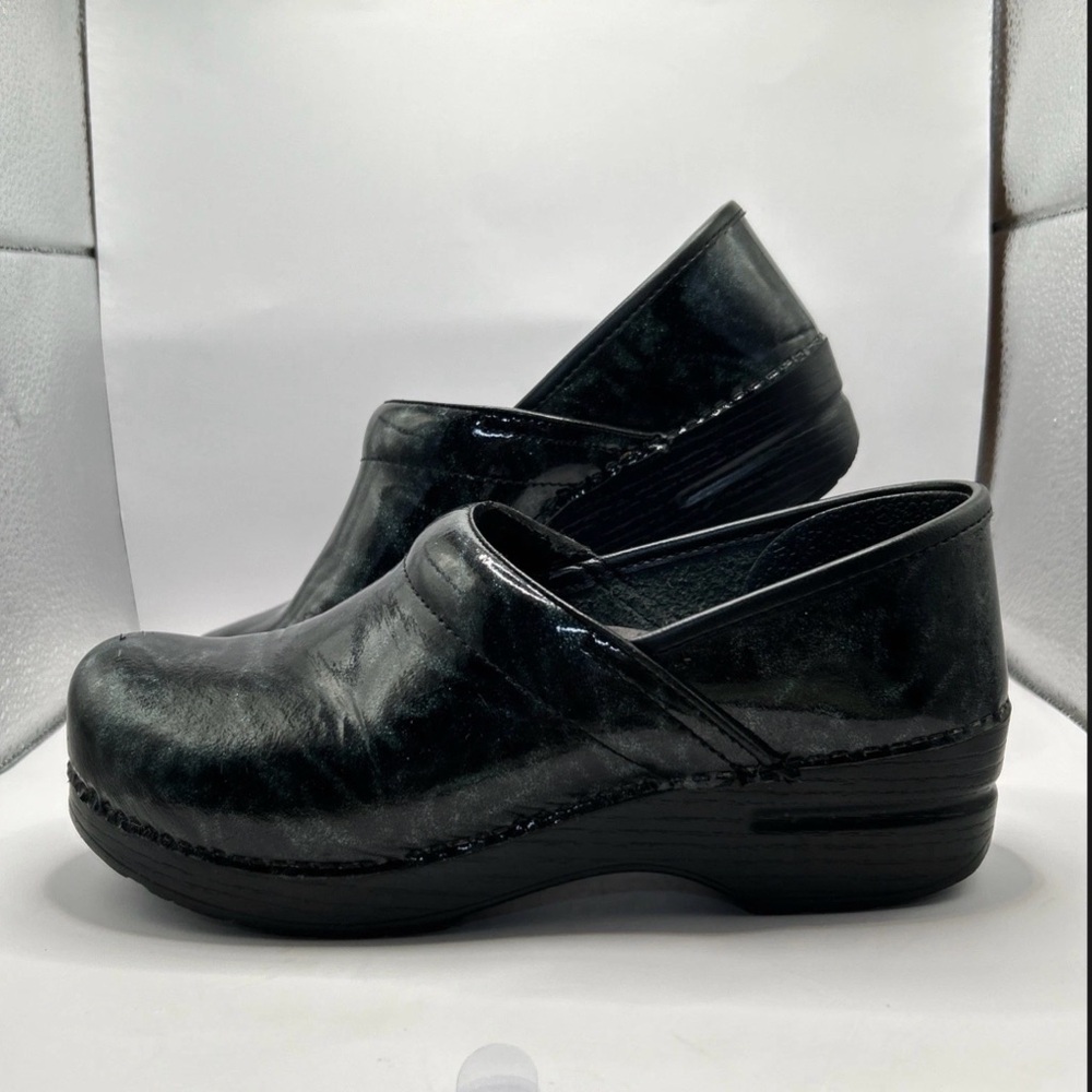 Dansko Professional Clogs Womens EU 39 US 8.5–9 Black Shimmer Leather Slip On